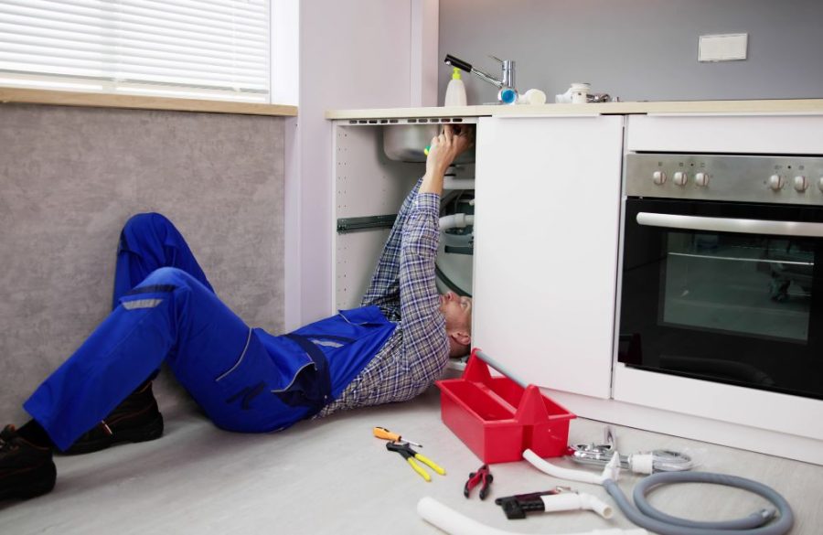Top 8 Mistakes to Avoid When Hiring Plumbing Services