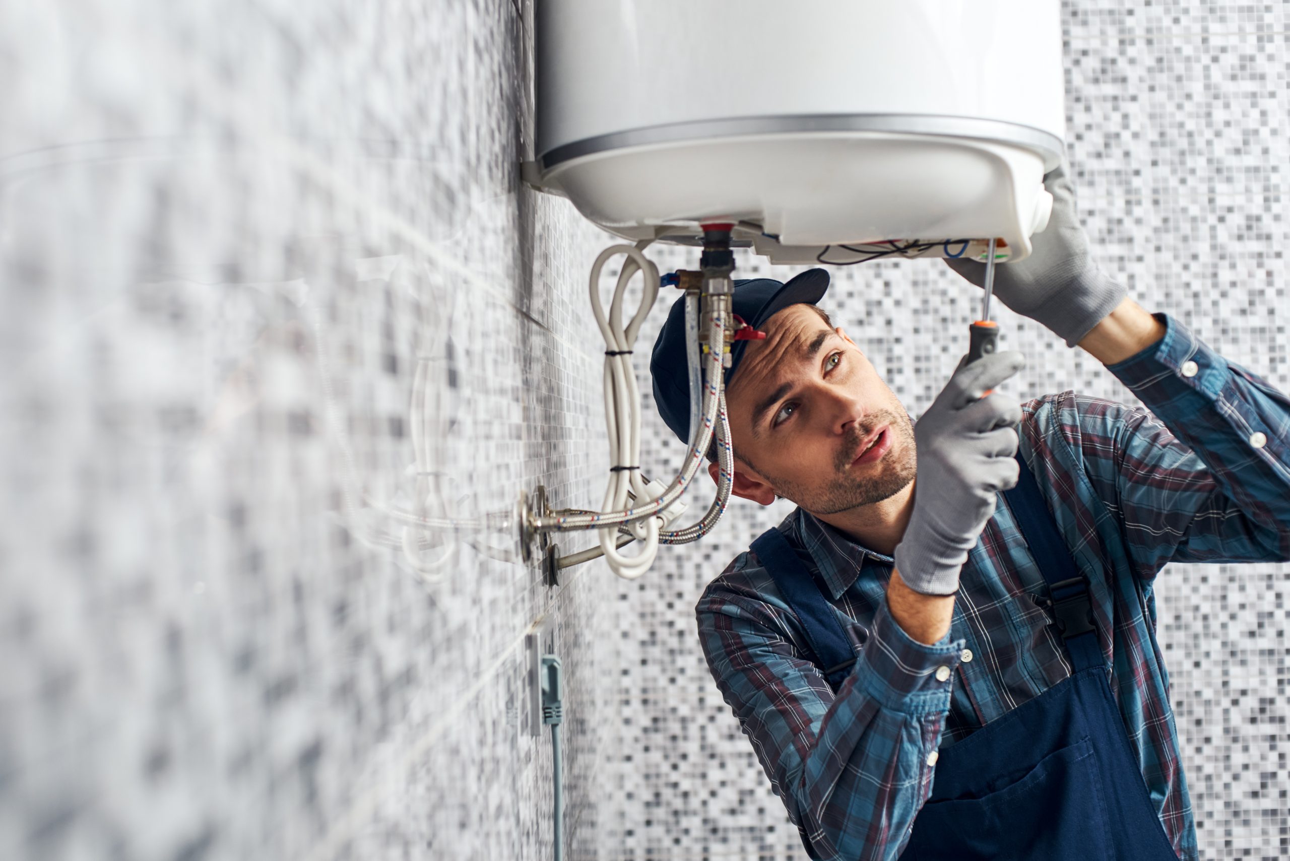 Expert Emergency Plumbers Should Handle Water Heater Repairs