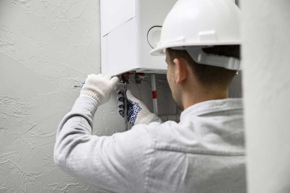 worker-repairing